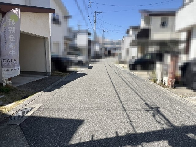 宝塚市小浜２丁目中古戸建の前面道路含む現地写真|野村工務店施工の美しい街並みが広がる分譲地。落ち着いた住環境の中で、ゆとりある新しい暮らしを始めてみませんか。
