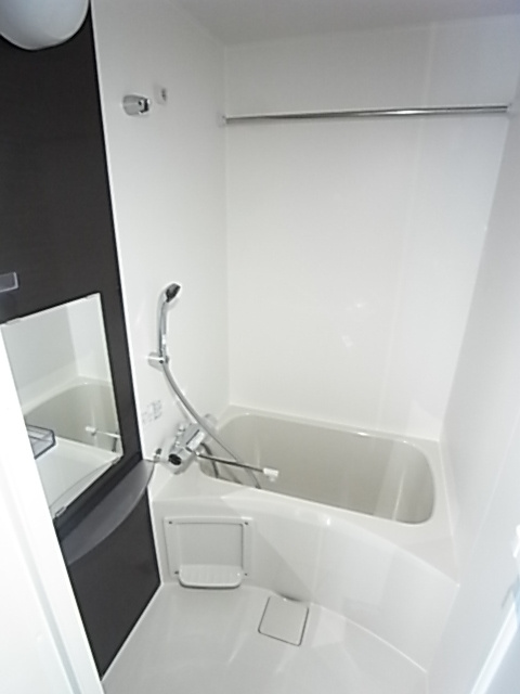 ワールドアイ神戸湊町の浴室
