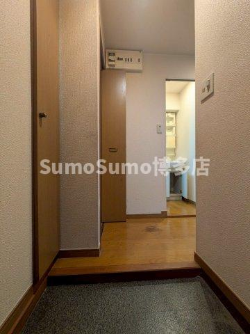 プレシャス天神南の玄関