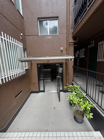 グリーンハイツ中山手のエントランス