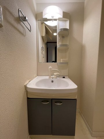 レジデンシャルヒルズ博多駅前の独立洗面台