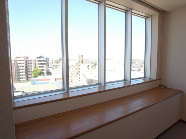 渡辺ビルの設備|カフェみたいなテーブルとしても使えそうですね！