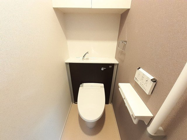 シャトーエレガントのトイレ|ゆったりとした空間のトイレです