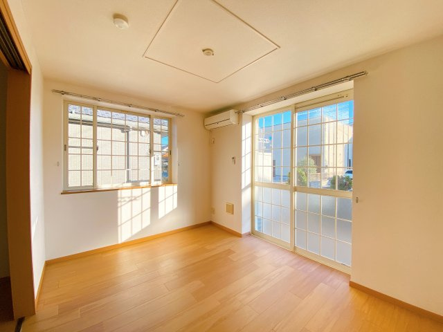 ラフィネＭの洋室|別部屋反転間取のお写真になります。参考にご覧くださいませ。