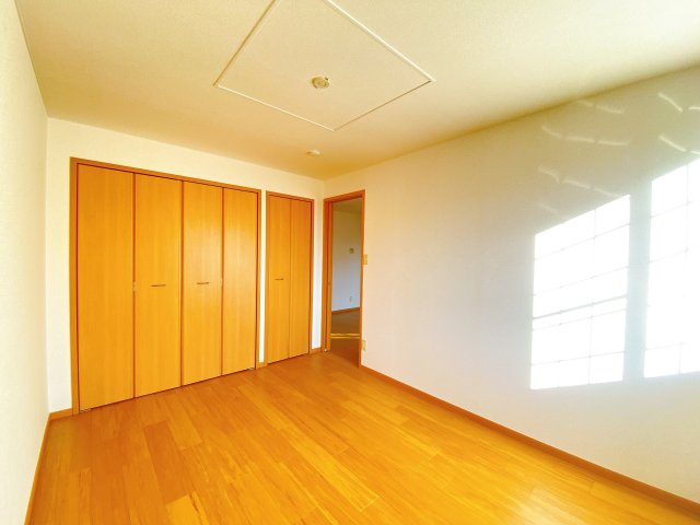 ラフィネＭの寝室|別部屋反転間取のお写真になります。参考にご覧くださいませ。