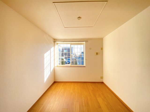 ラフィネＭの寝室|別部屋反転間取のお写真になります。参考にご覧くださいませ。