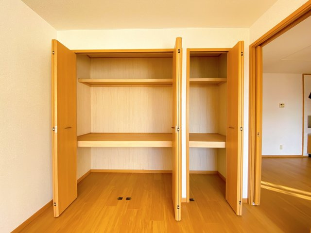 ラフィネＭの収納|別部屋反転間取のお写真になります。参考にご覧くださいませ。