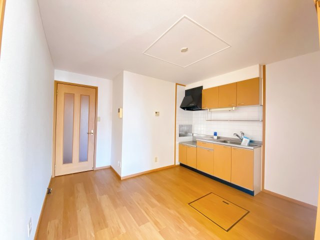 ラフィネＭの居間・リビング|別部屋反転間取のお写真になります。参考にご覧くださいませ。