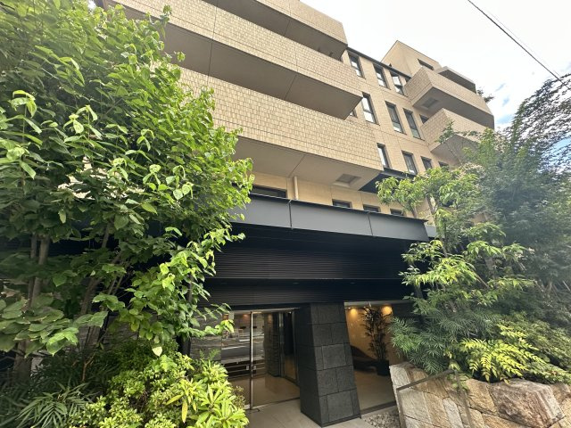 グランドメゾン表参道のエントランス|毎日通るエントランスはこのようになっています