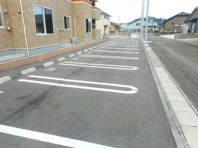 フェリース・なごみ　Ⅱの駐車場|駐車場完備です
