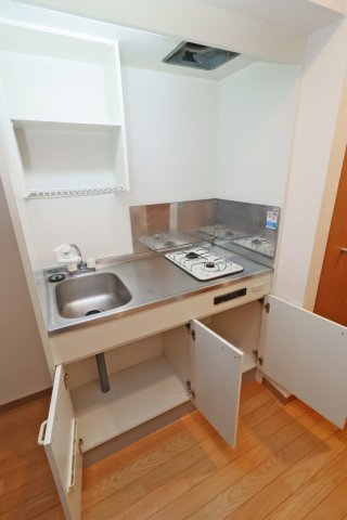 エンクレスト舞鶴　2階のキッチン|現状優先です。