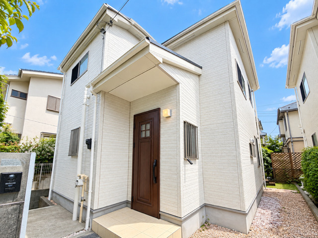 世田谷区尾山台1丁目の外観|シンプルで洗練された外観デザイン。周囲の街並みに調和しながらも、存在感のある佇まいです。