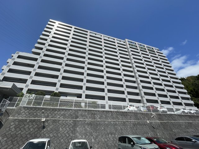 ローレルコート古江の外観|総戸数143戸のビッグコミュニティ。大規模ならではの安心感があります。