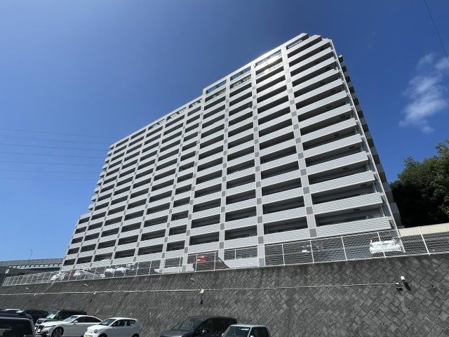 ローレルコート古江の外観|広電バス「田方」バス停徒歩1分。16階部分、南東向きにつき、陽当り・通風・眺望すべてが良好です！