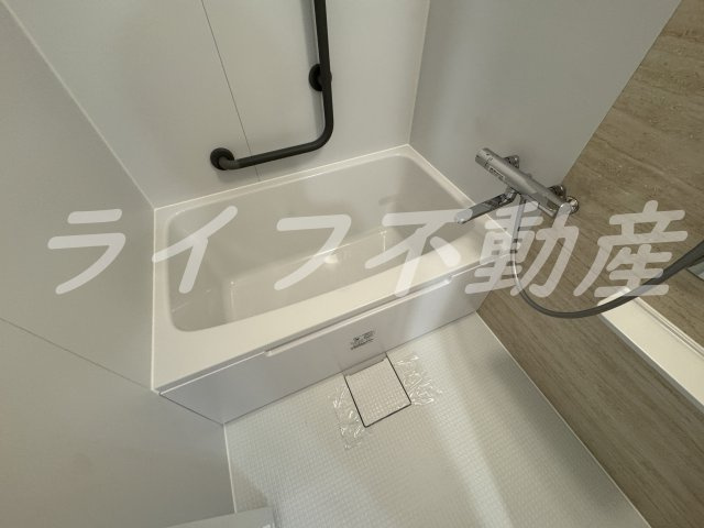 サーティ西尾の浴室|落ち着いた空間のお風呂です