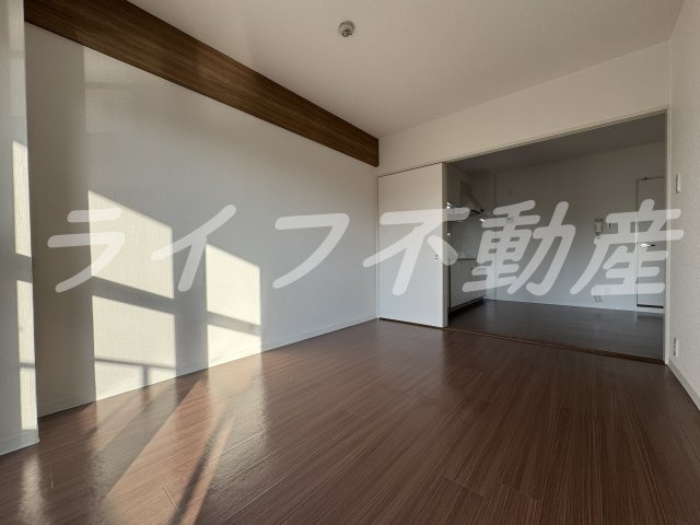 サーティ西尾の洋室|落ち着いた色調の洋室です