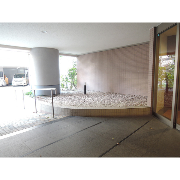 福岡市中央区梅光園２丁目の賃貸マンションのロビー