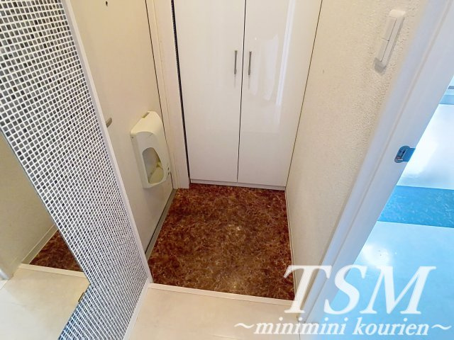 アフロディテ寝屋川の玄関