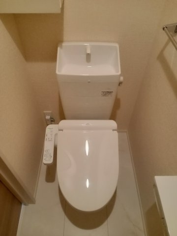 府中市西府町２丁目のアパートのトイレ