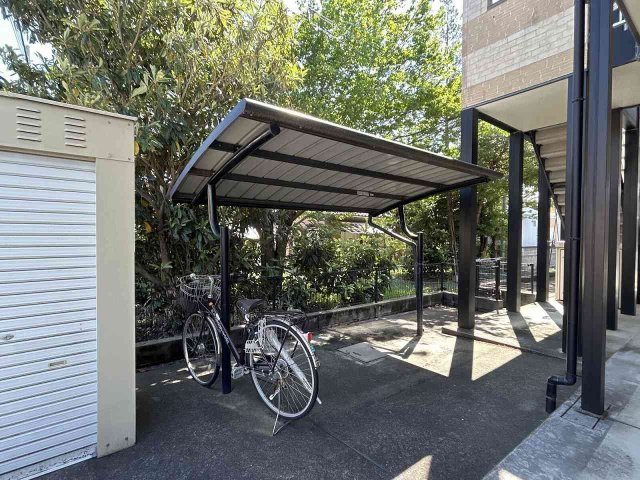 屋根付き駐輪場