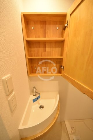 APRILE南森町の独立洗面台|APRILE南森町（旧名：アスール南森町）　洗面台収納