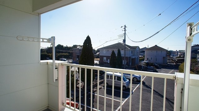 外からの目が気にならないバルコニーで洗濯物が干せます