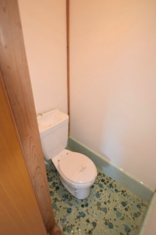 ゆったりとした空間のトイレです