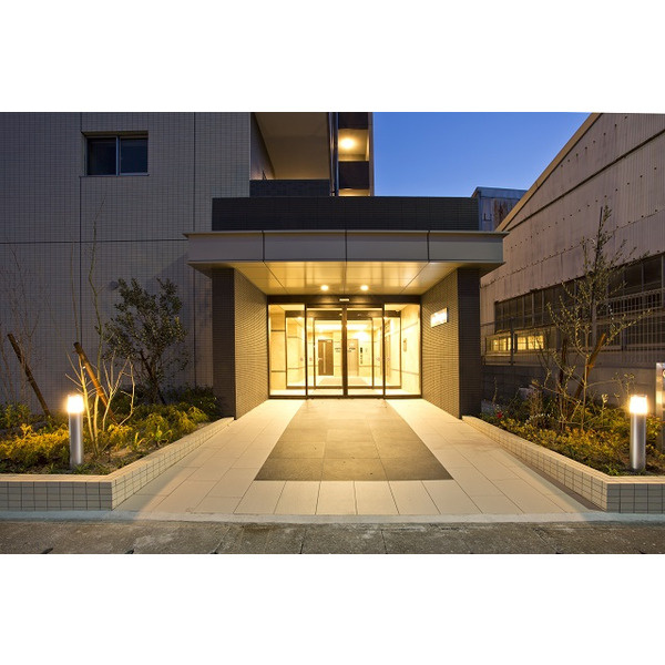 福岡市東区和白３丁目の賃貸マンションのエントランス