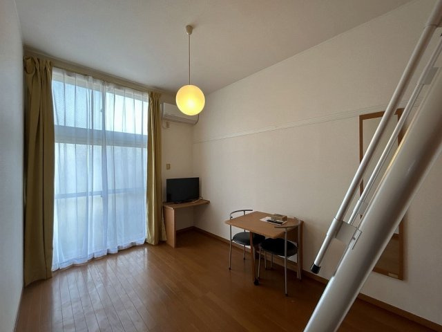 こちらのリビングで趣味の時間をお楽しみください