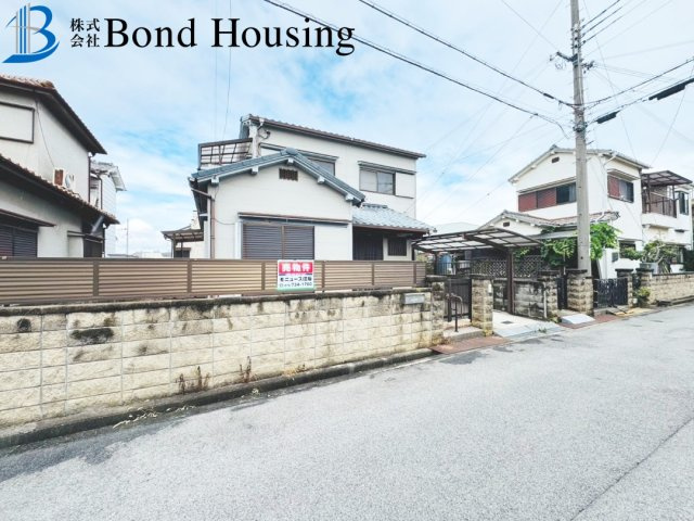 日当たり良好　オール電化　魚住町西岡　中古戸建の前面道路含む現地写真