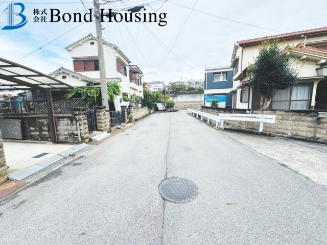 日当たり良好　オール電化　魚住町西岡　中古戸建の前面道路含む現地写真
