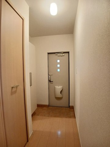 収納もある玄関です