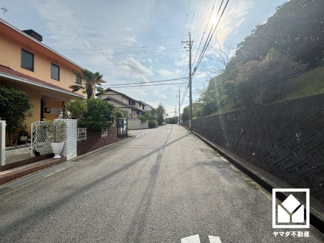 西宮市北六甲台4丁目の前面道路含む現地写真
