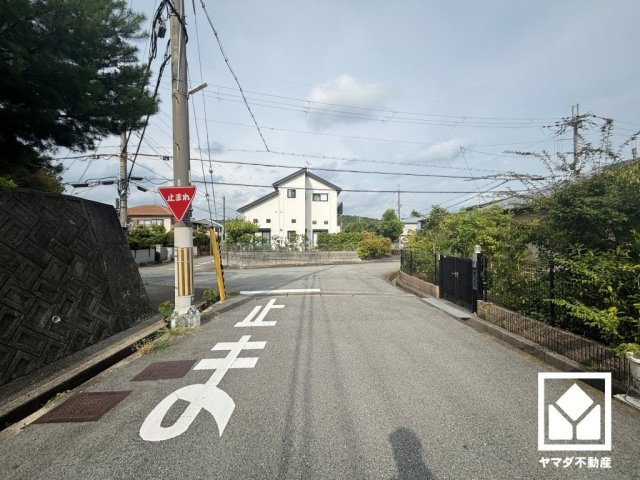 西宮市北六甲台4丁目の前面道路含む現地写真
