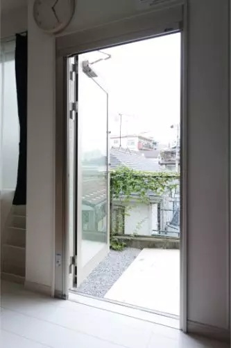 収納もある玄関です