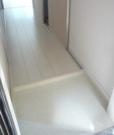 横須賀市追浜町３丁目の賃貸マンションの玄関