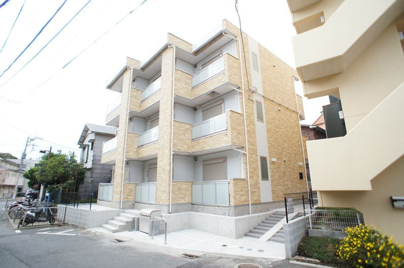 横須賀市追浜町３丁目の賃貸マンションの外観
