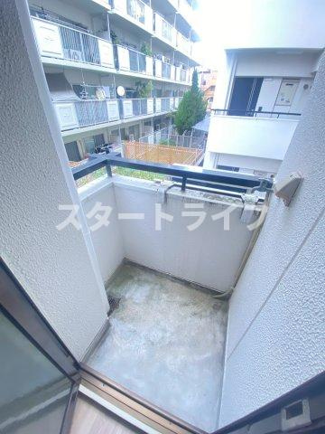 大阪市淀川区東三国５丁目の賃貸マンションのバルコニー