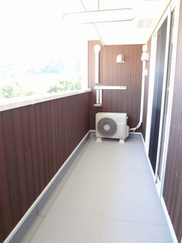 オイコス　オニロ　Ｄのバルコニー|外からの目が気にならないバルコニーで洗濯物が干せます