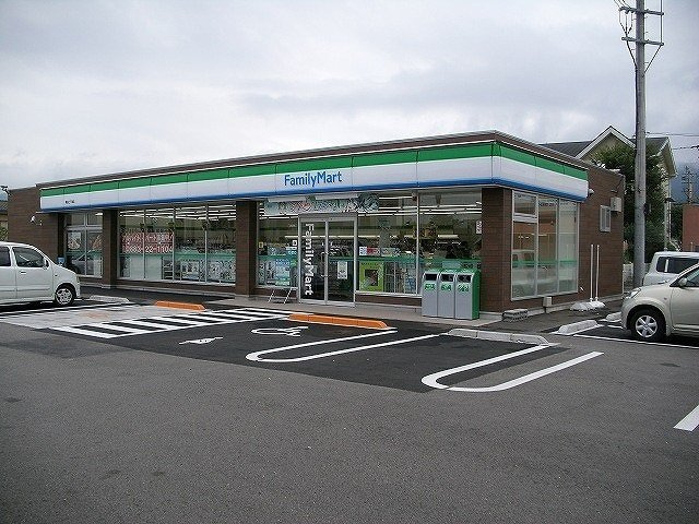 ハートフル鴨島　Ｂの周辺|ファミリーマートさんまで250m