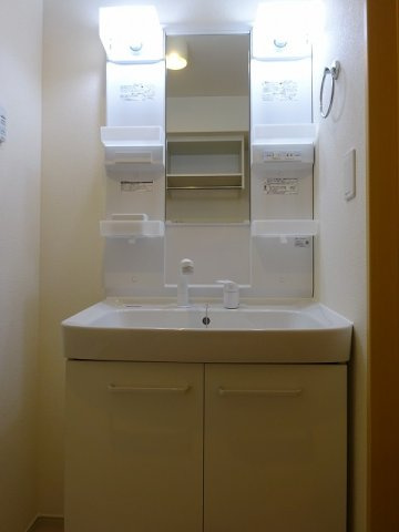 クラール名東イースト　Ｃの洗面所|忙しい朝には欠かせない洗面所です