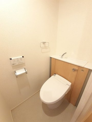 グランクリュ佐古　ＷＥＳＴのトイレ|清潔感のあるトイレです