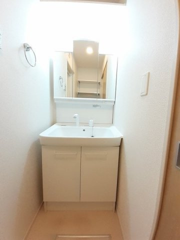 ボヌールメゾンＡの洗面所|ゆったりとスペースのある洗面所