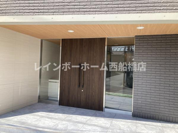 LEO六拾壱番館のエントランス