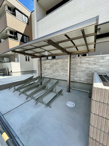 フジパレス沢良宜東Ⅲ番館の駐車場