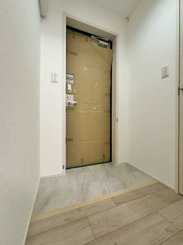 フジパレス沢良宜東Ⅲ番館の玄関
