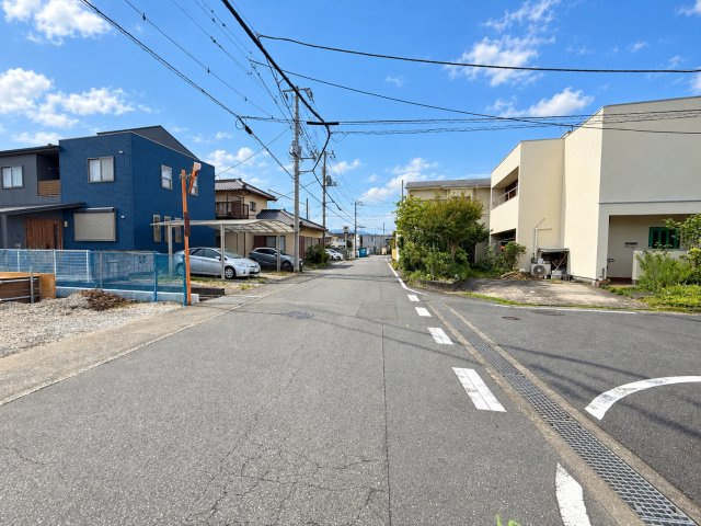 三島市梅名1期　全3棟　3号棟　新築戸建の前面道路含む現地写真