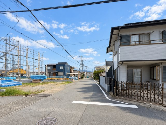 三島市梅名1期　全3棟　3号棟　新築戸建の前面道路含む現地写真