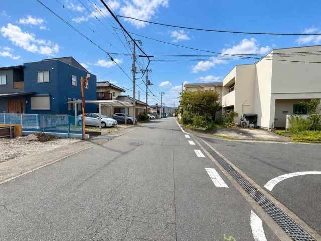 三島市梅名1期　全3棟　3号棟　新築戸建の前面道路含む現地写真
