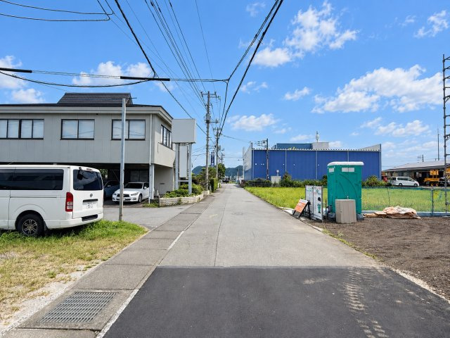 三島市梅名1期　全3棟　3号棟　新築戸建の前面道路含む現地写真